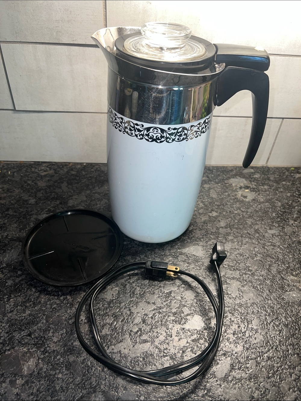 Corningware PLATNUM FILIGREE 10 cup percolator Silver/White. VERY RARE. LIKE NEW